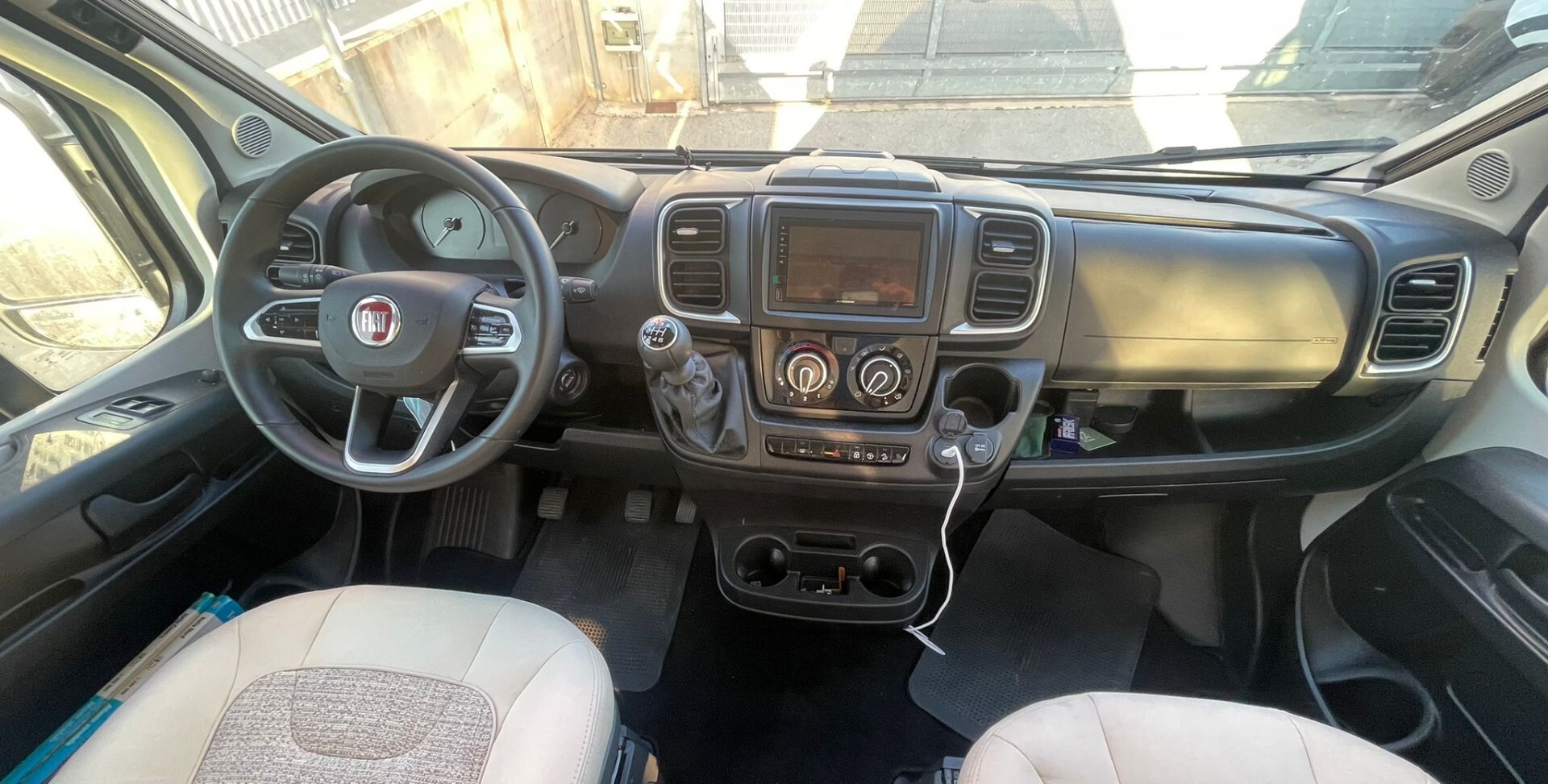 MALIBU VAN 540 DB COMPACT CON TETTO A SOFFIETTO SU