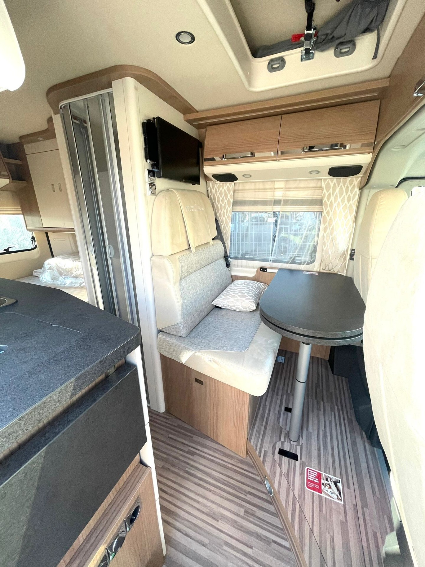 MALIBU VAN 540 DB COMPACT CON TETTO A SOFFIETTO SU