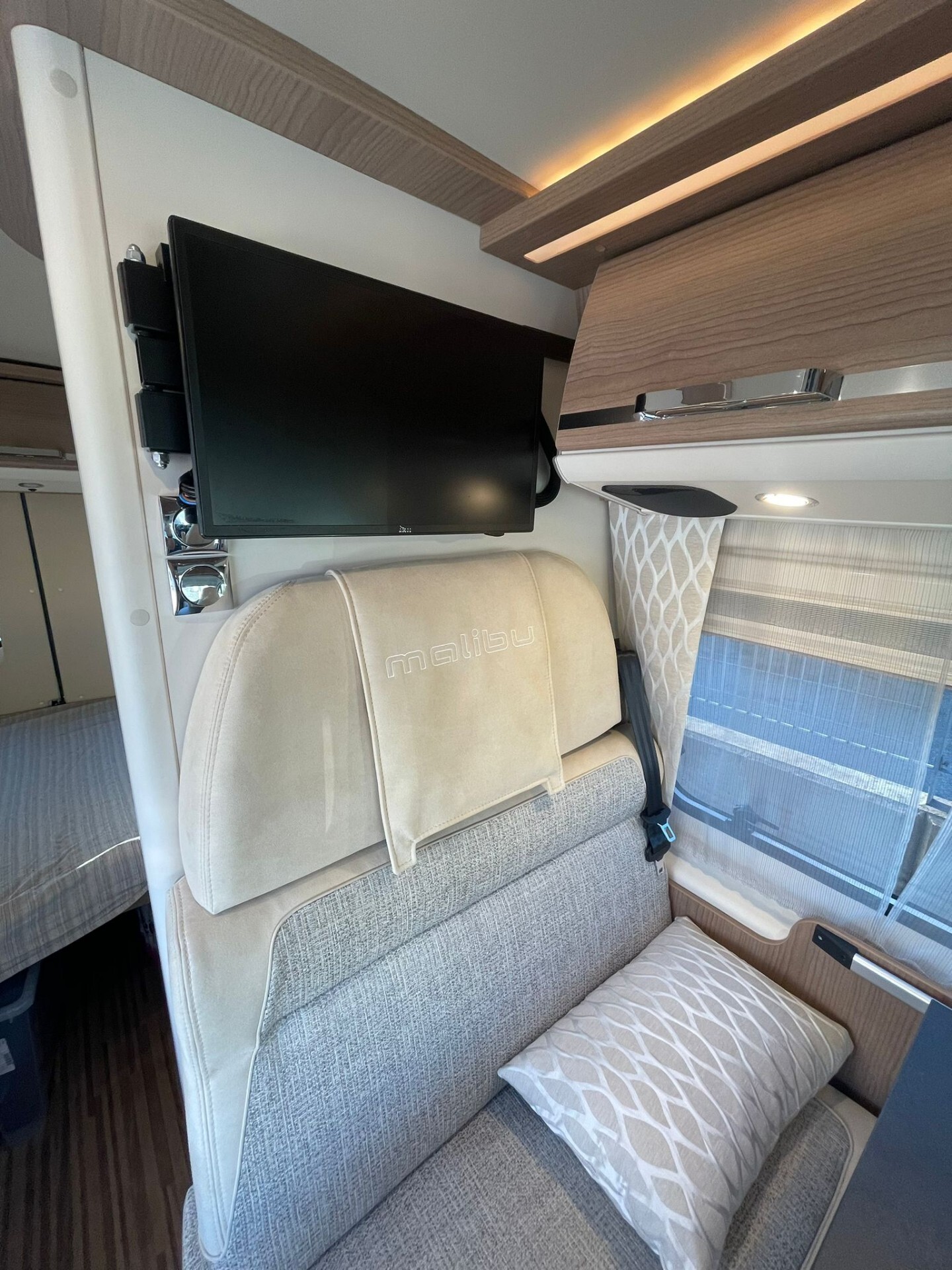 MALIBU VAN 540 DB COMPACT CON TETTO A SOFFIETTO SU