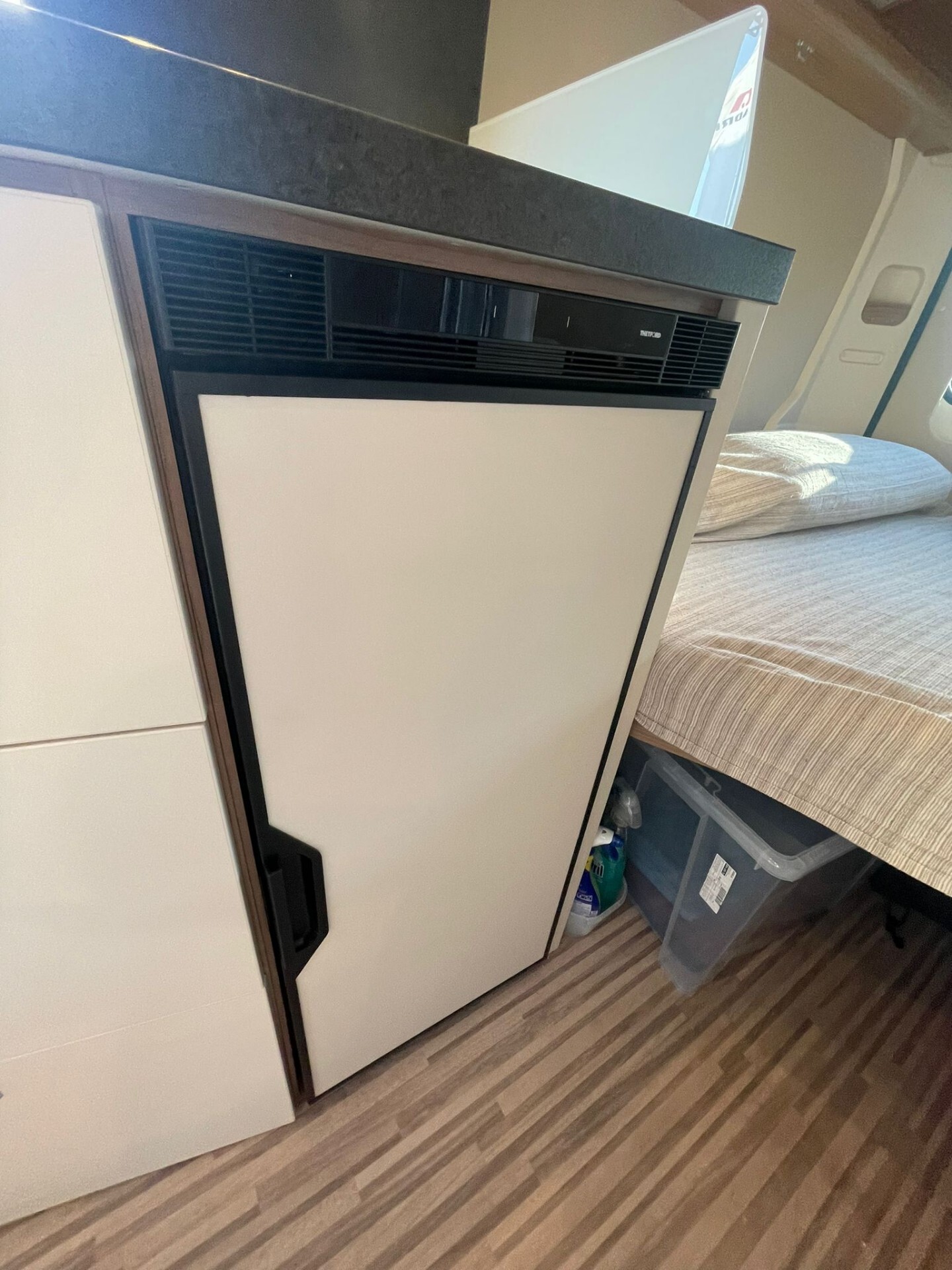 MALIBU VAN 540 DB COMPACT CON TETTO A SOFFIETTO SU