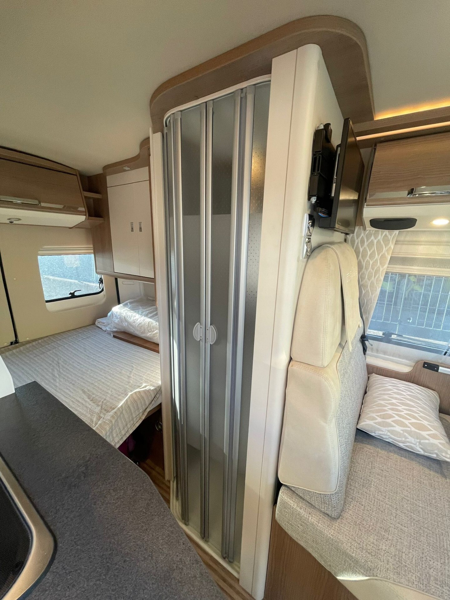 MALIBU VAN 540 DB COMPACT CON TETTO A SOFFIETTO SU