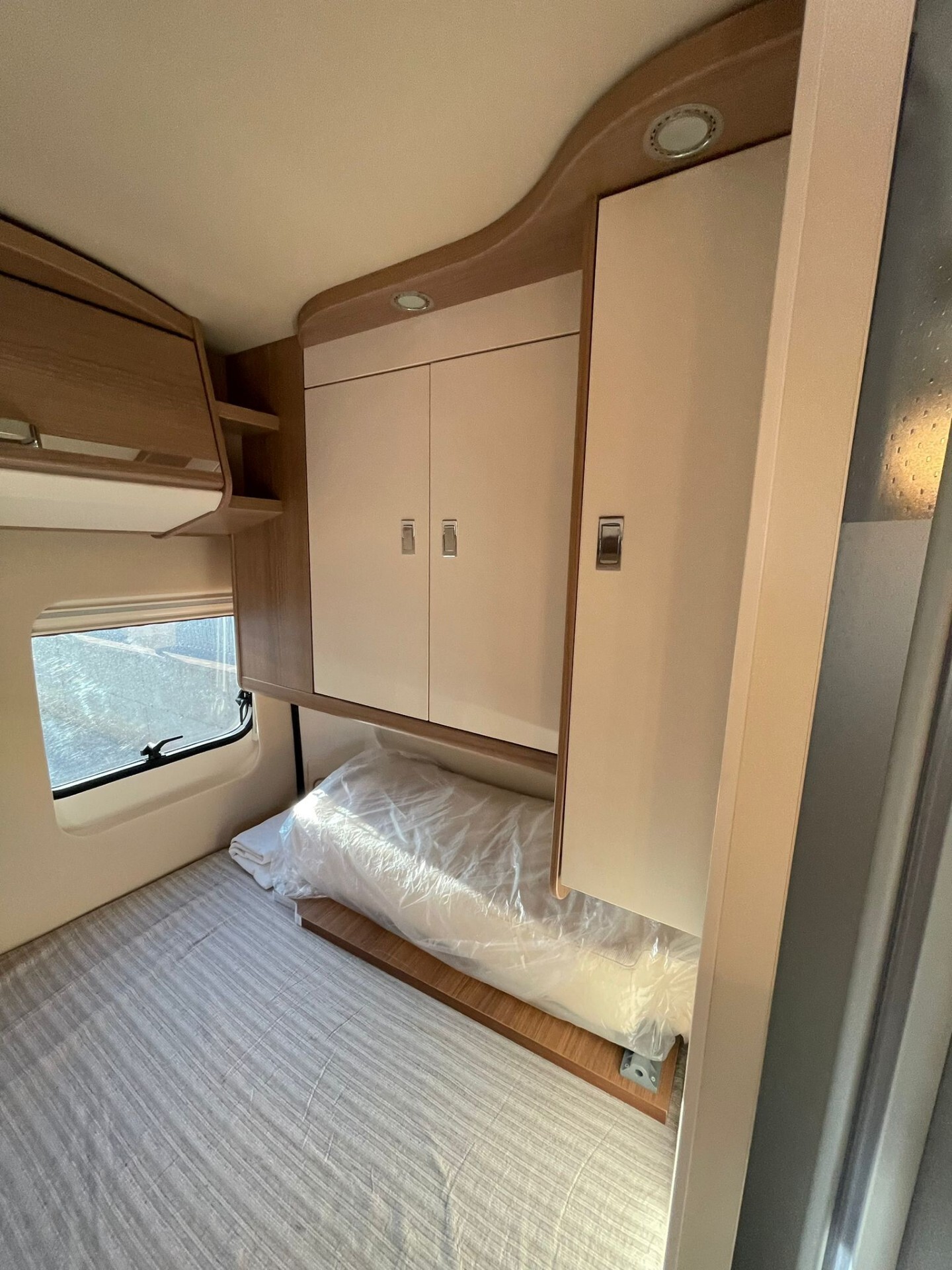 MALIBU VAN 540 DB COMPACT CON TETTO A SOFFIETTO SU
