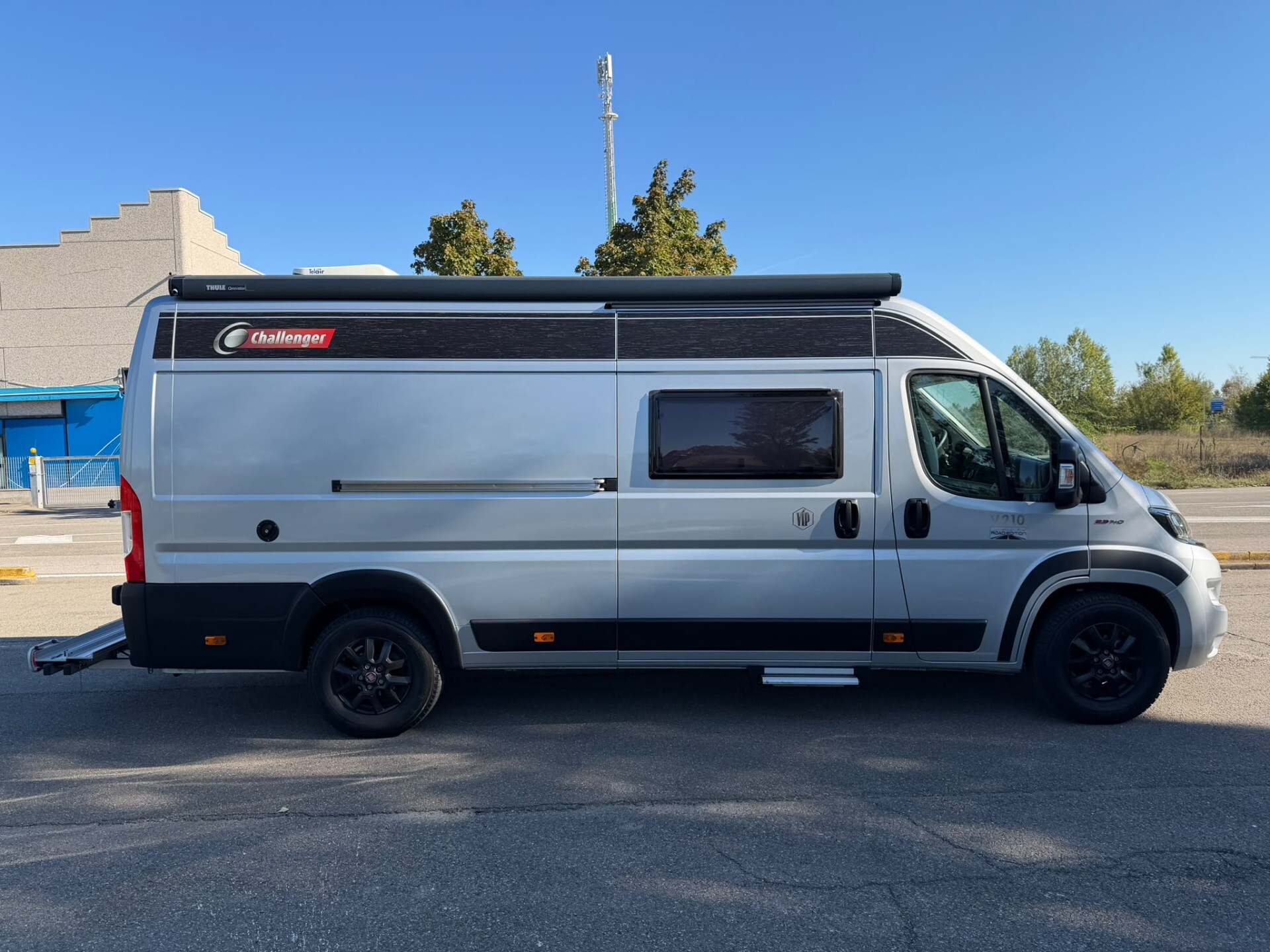 FURGONATO CHALLENGER V210 VIP ROAD EDITION