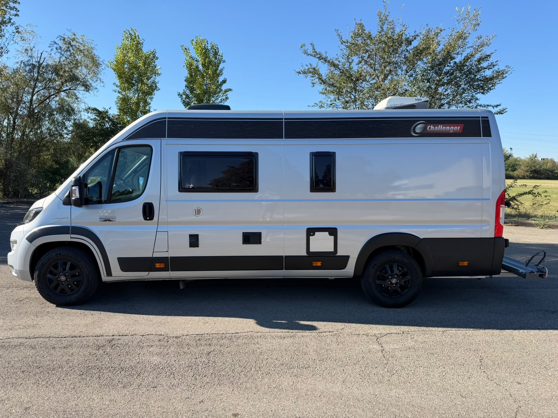 FURGONATO CHALLENGER V210 VIP ROAD EDITION