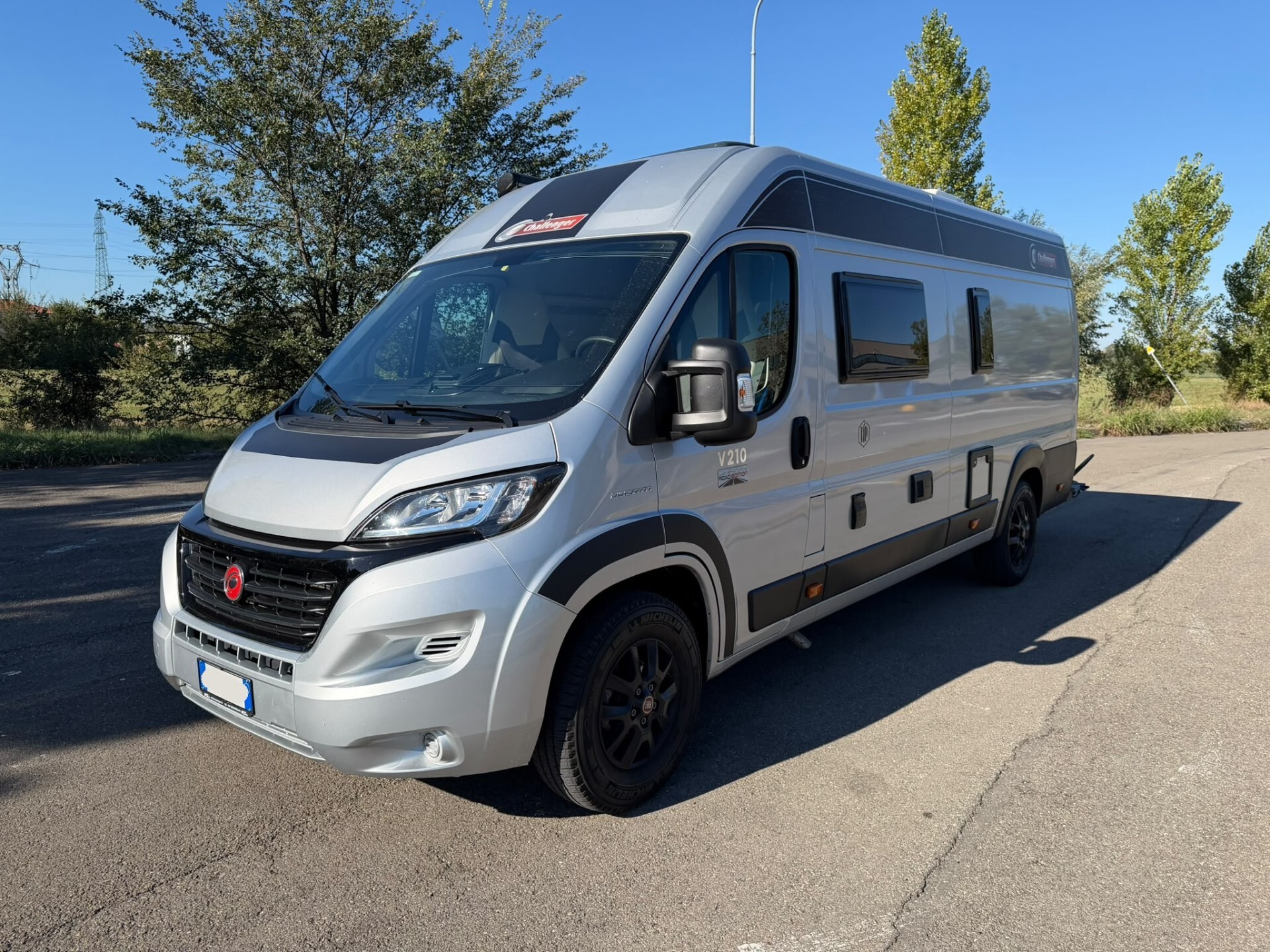 FURGONATO CHALLENGER V210 VIP ROAD EDITION