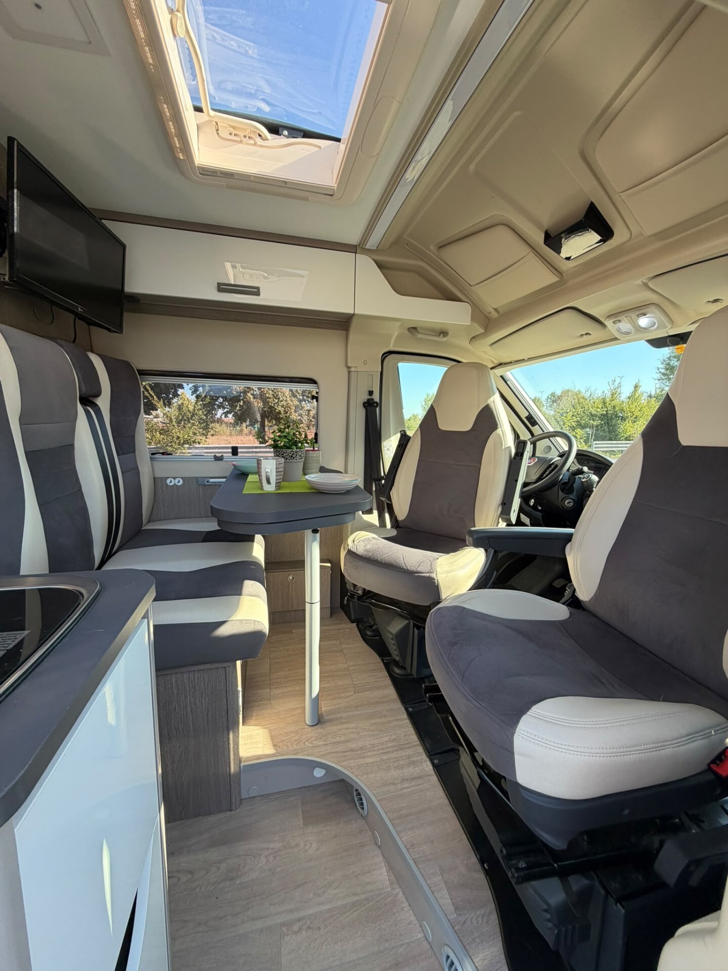 FURGONATO CHALLENGER V210 VIP ROAD EDITION