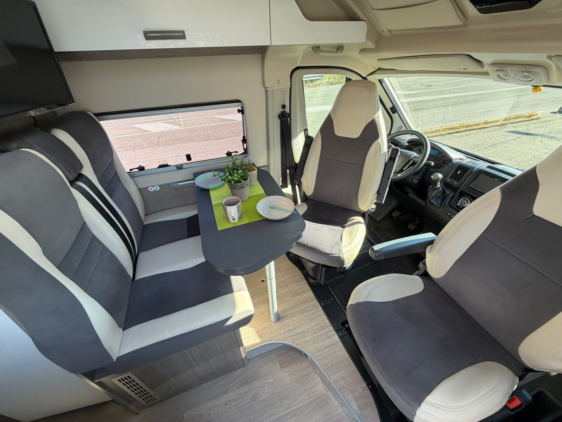 FURGONATO CHALLENGER V210 VIP ROAD EDITION