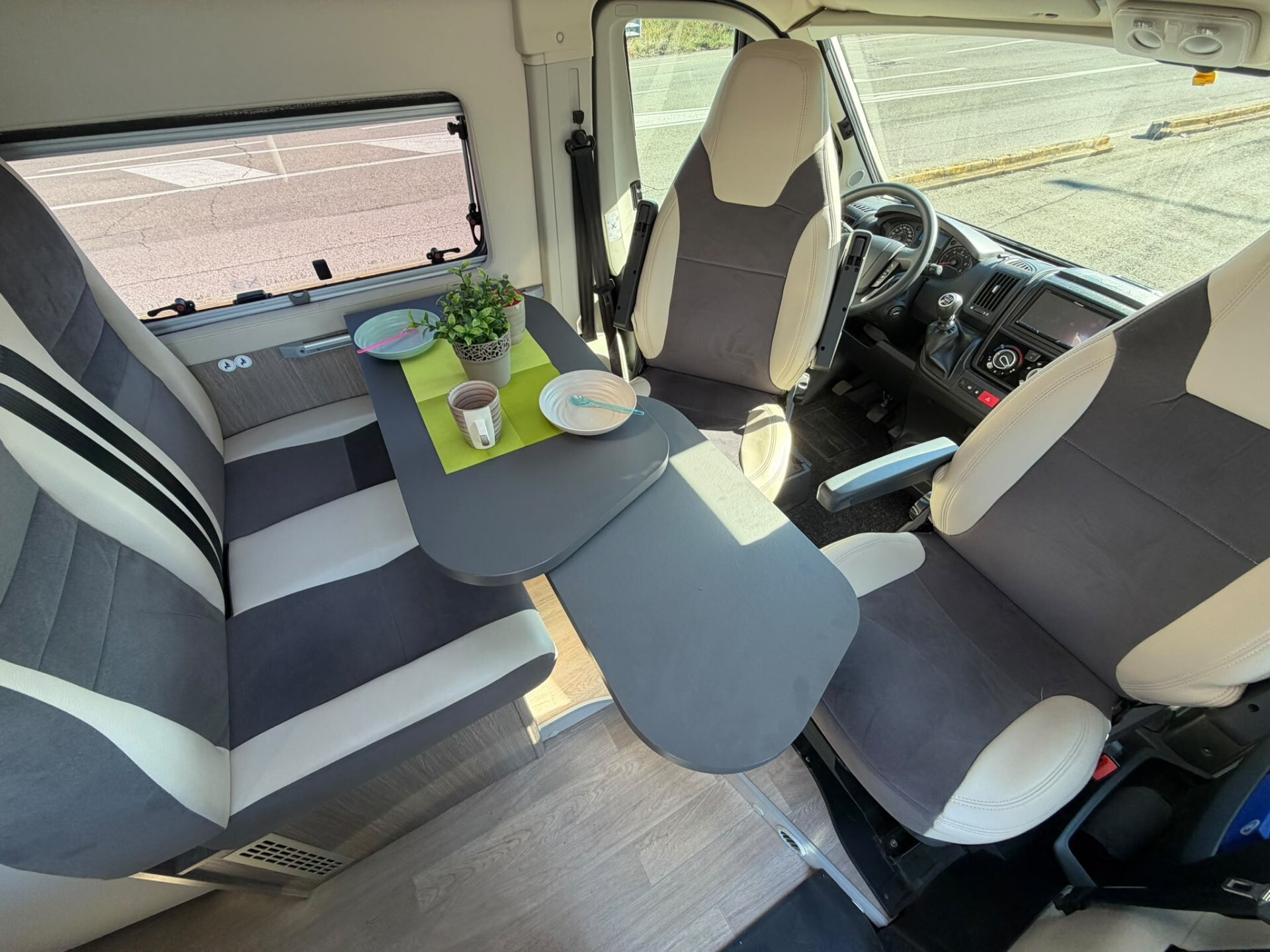 FURGONATO CHALLENGER V210 VIP ROAD EDITION