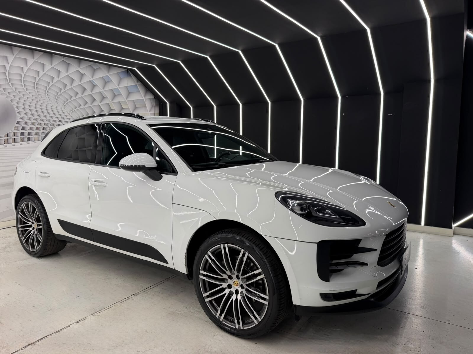 Porsche Macan 2.0 245CV PDK-IPER FULL-KM CERTIFICATI-12 MESI GARANZIA-GOMMATA NUOVA 4 STAGIONI-PERMUTE – foto 2