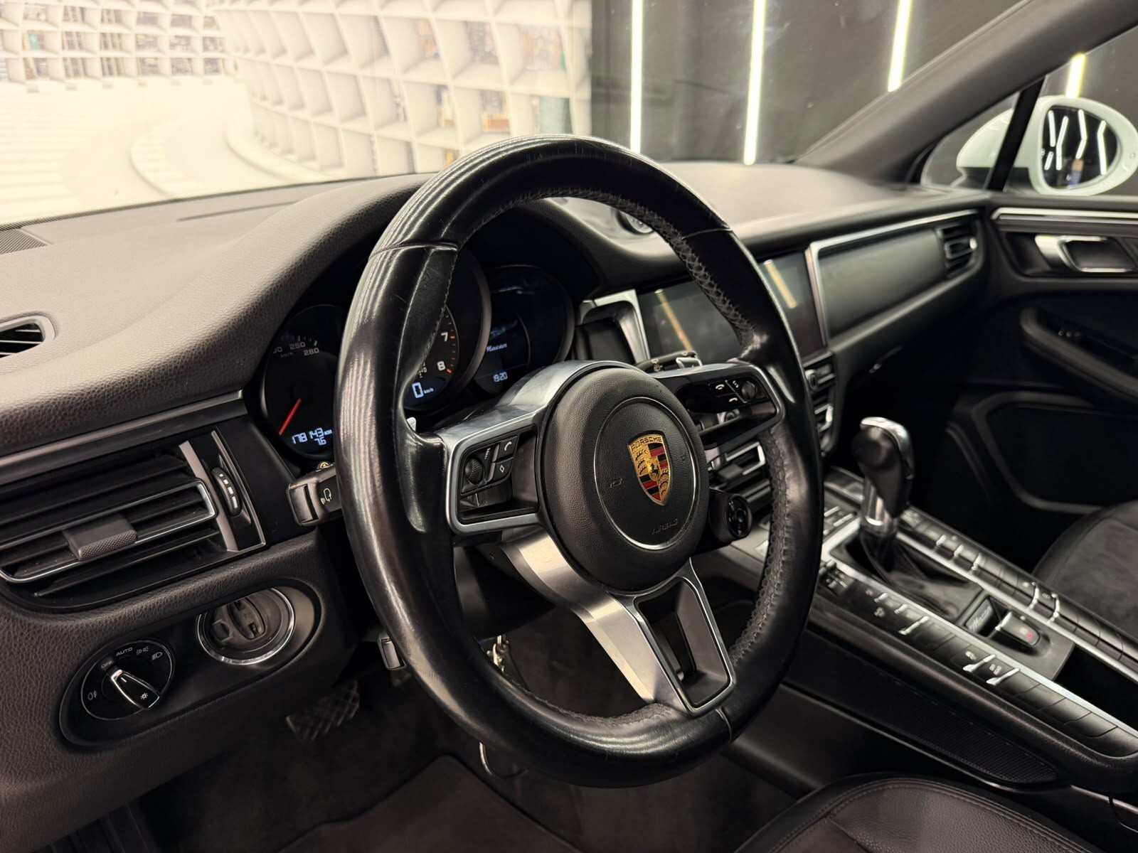 Porsche Macan 2.0 245CV PDK-IPER FULL-KM CERTIFICATI-12 MESI GARANZIA-GOMMATA NUOVA 4 STAGIONI-PERMUTE – foto 9