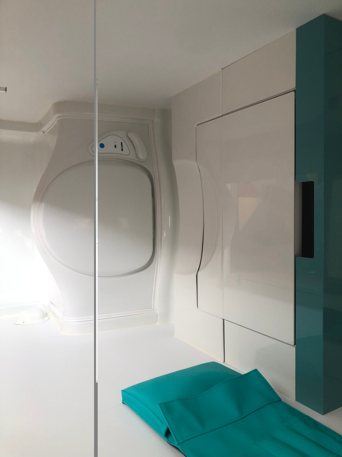 Adria AVIVA 400 PS MOVER