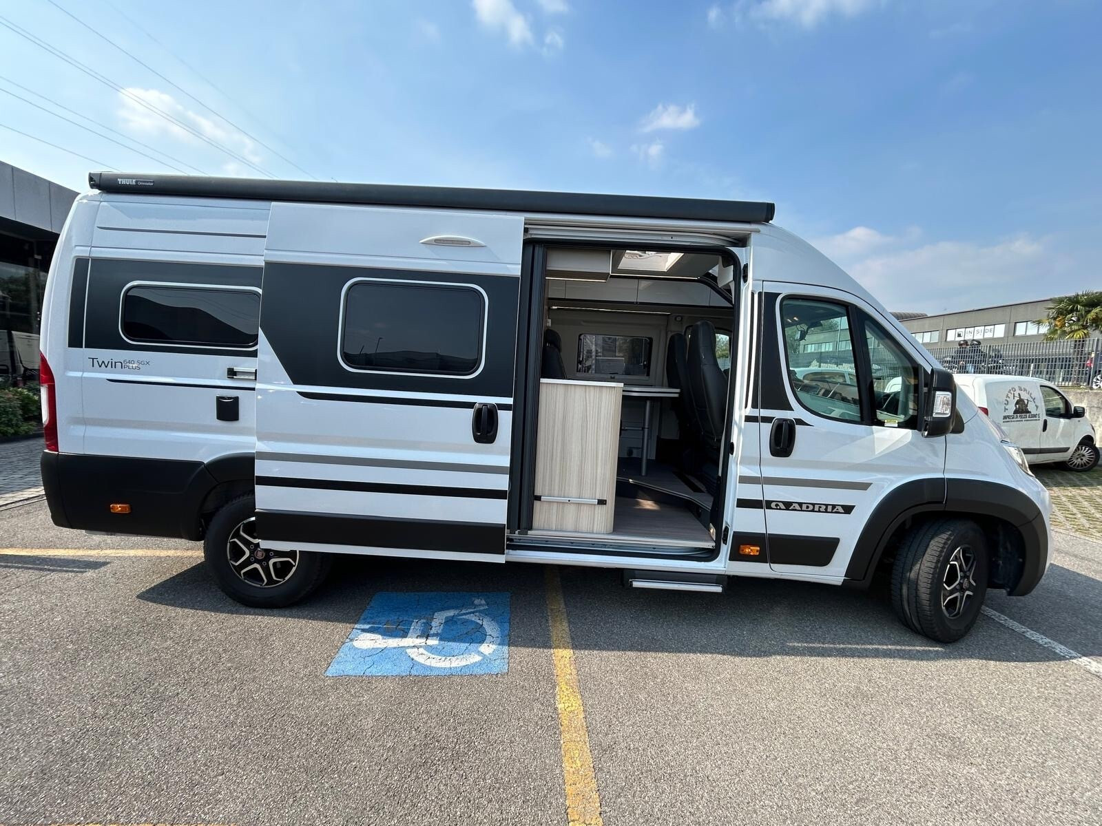ADRIA TWIN 640 6.36 BASCULANTE