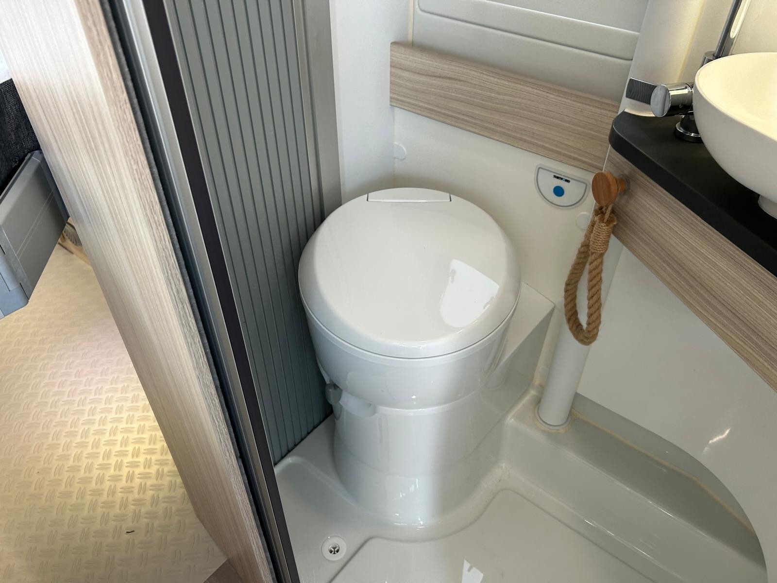 ADRIA TWIN 640 6.36 BASCULANTE