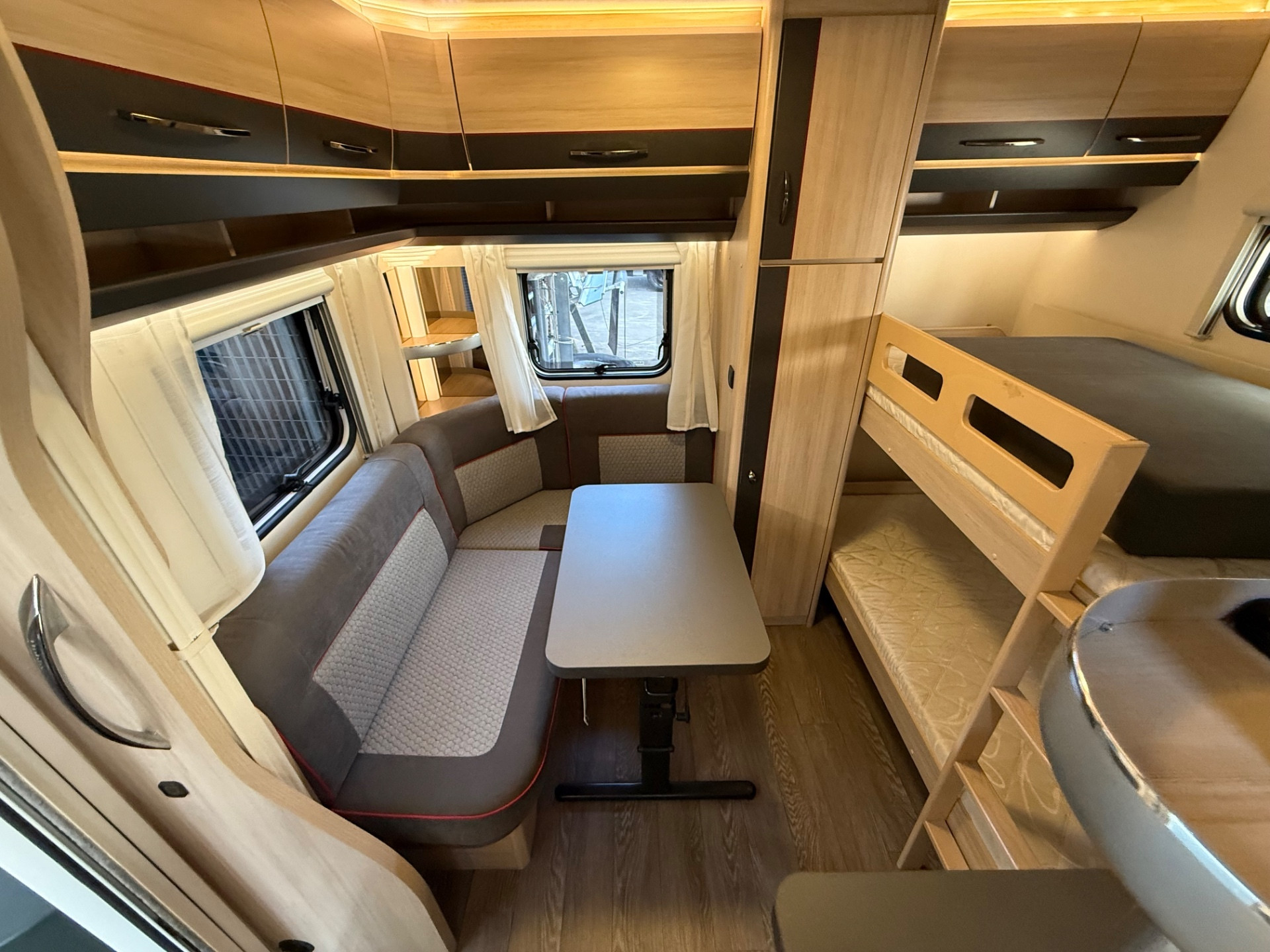 HOBBY DE LUX EDITION 8.3M DOPPIO ASSE