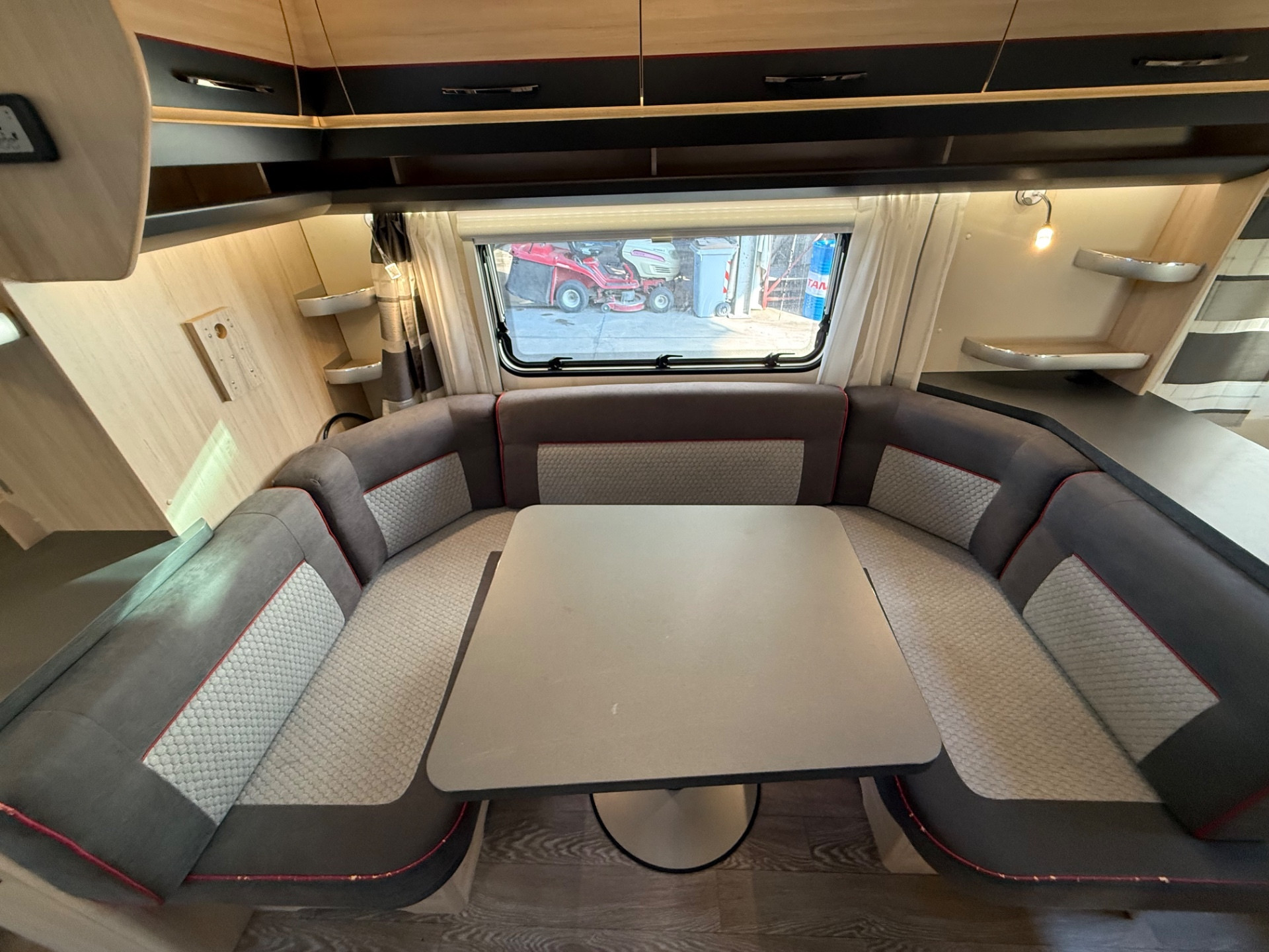 HOBBY DE LUX EDITION 8.3M DOPPIO ASSE