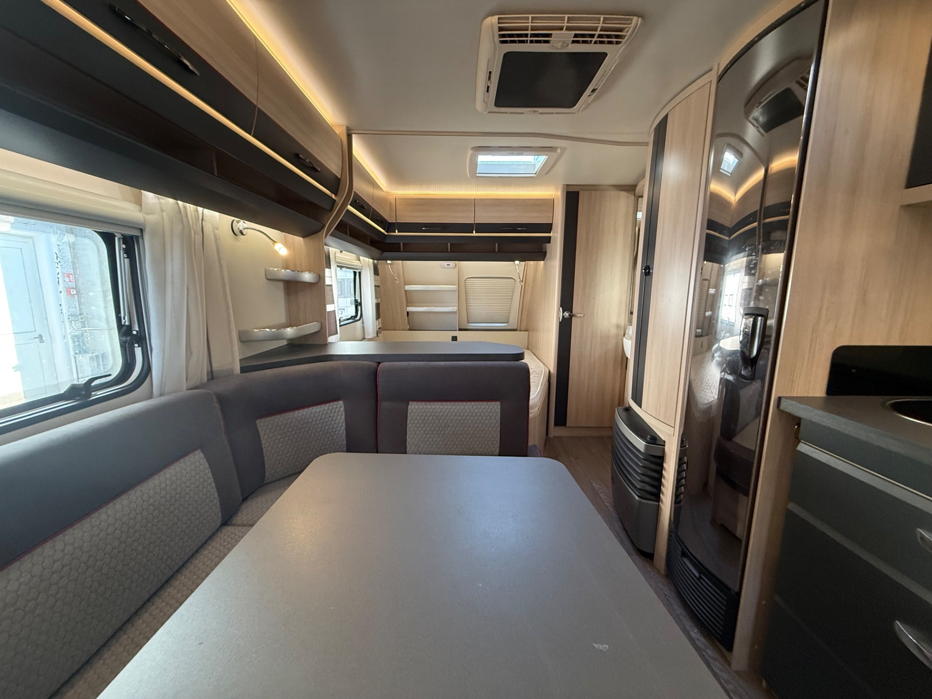 HOBBY DE LUX EDITION 8.3M DOPPIO ASSE