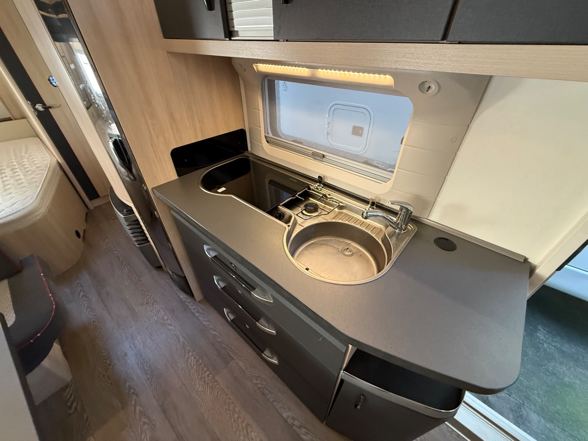 HOBBY DE LUX EDITION 8.3M DOPPIO ASSE