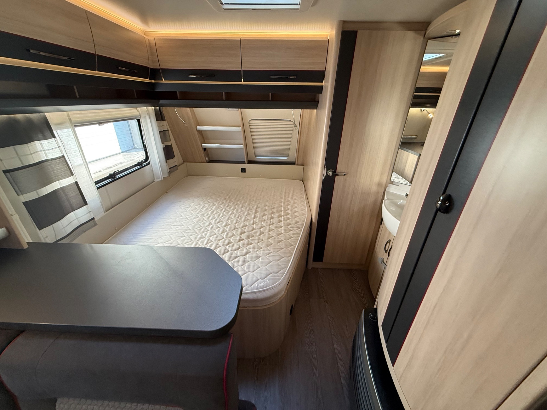 HOBBY DE LUX EDITION 8.3M DOPPIO ASSE