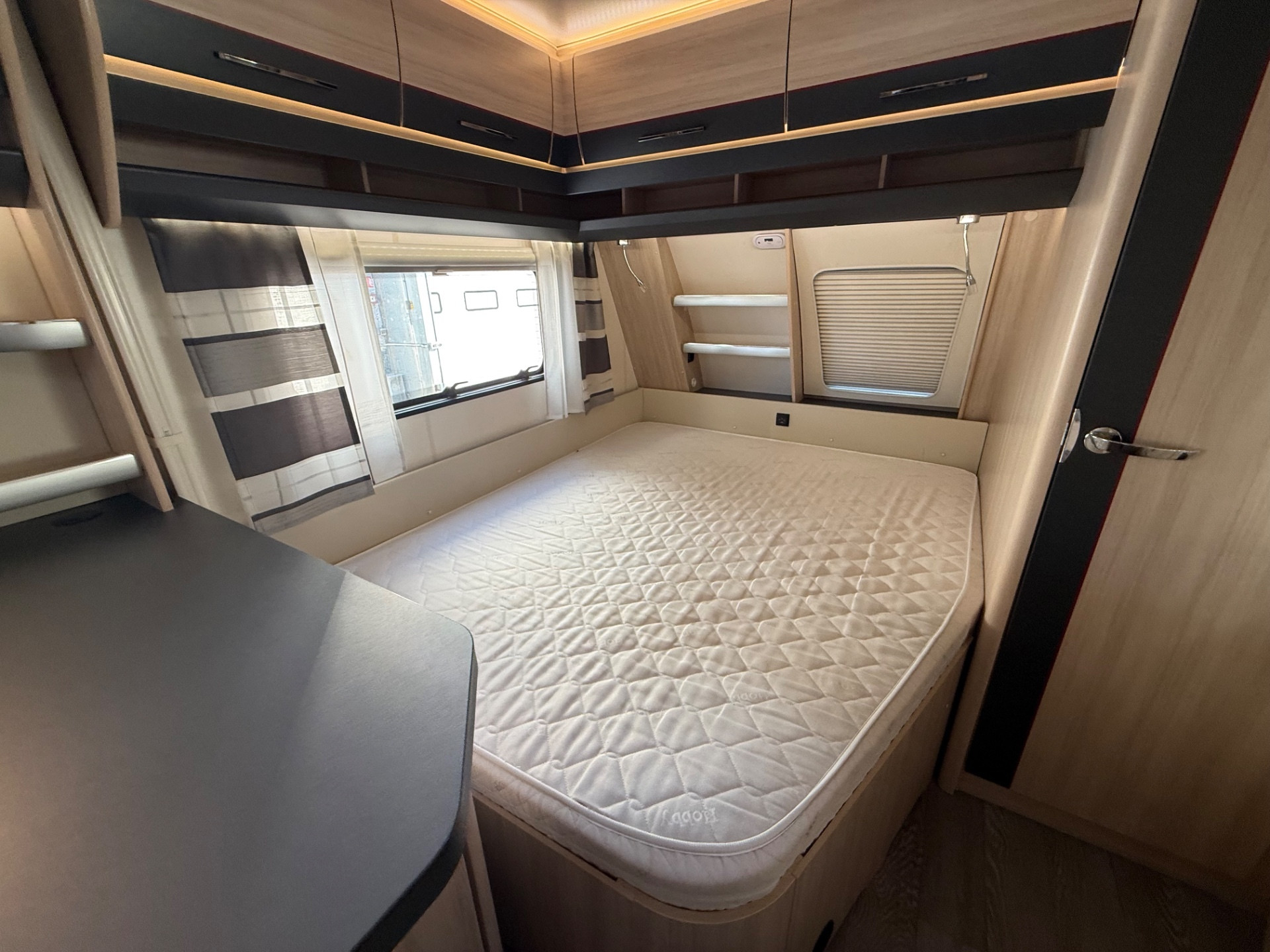 HOBBY DE LUX EDITION 8.3M DOPPIO ASSE