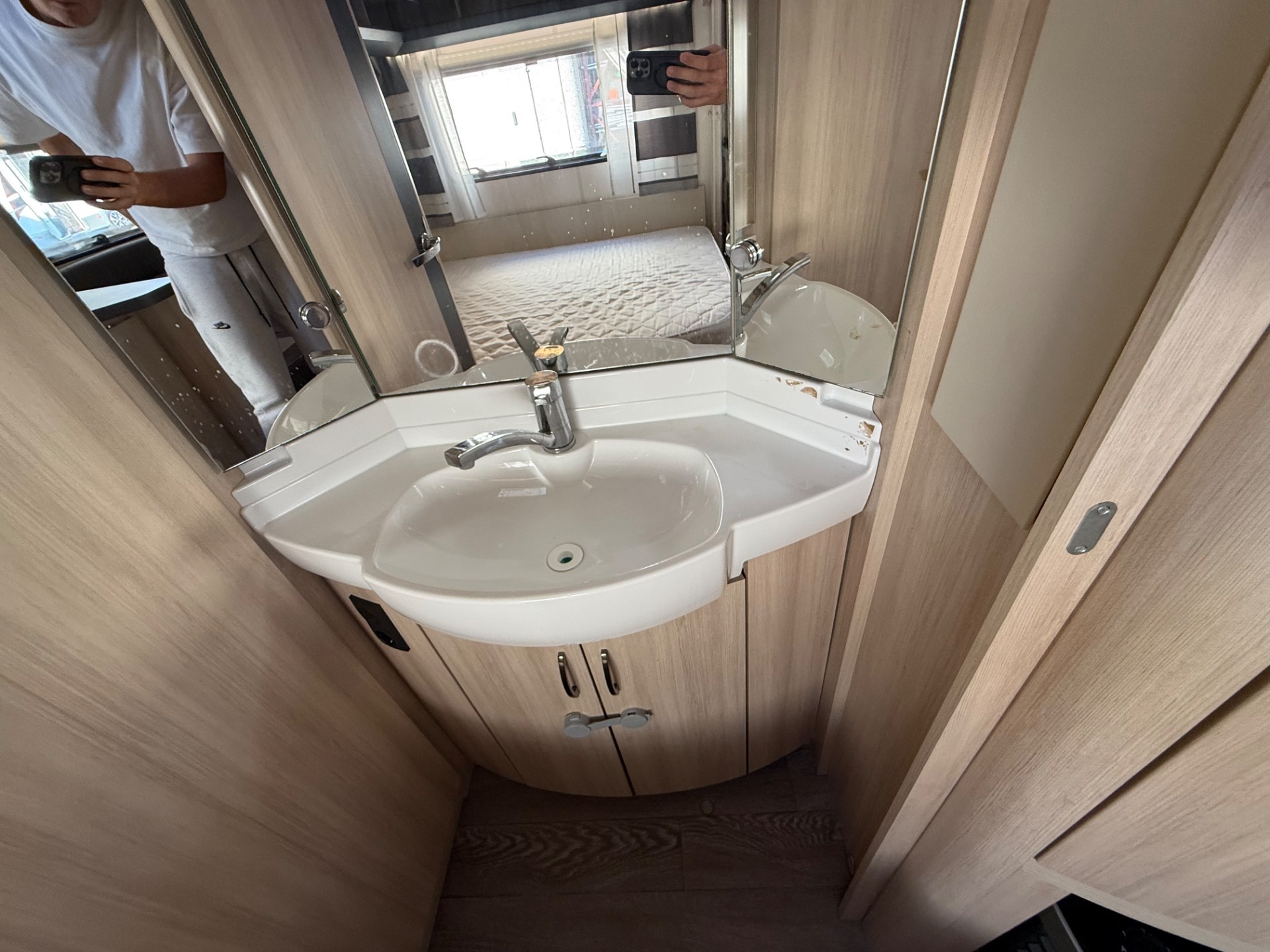 HOBBY DE LUX EDITION 8.3M DOPPIO ASSE