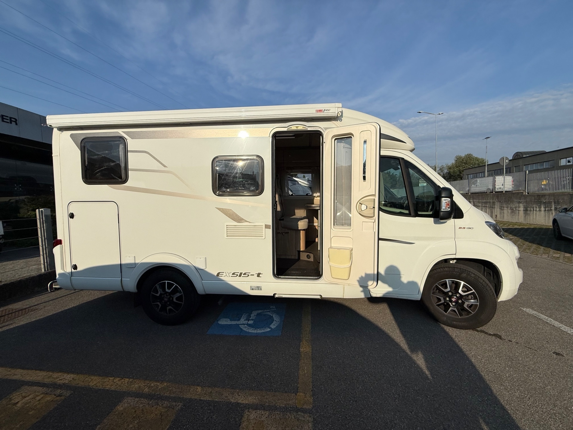 HYMER EXSIS-T 374 5.99 GARAGE