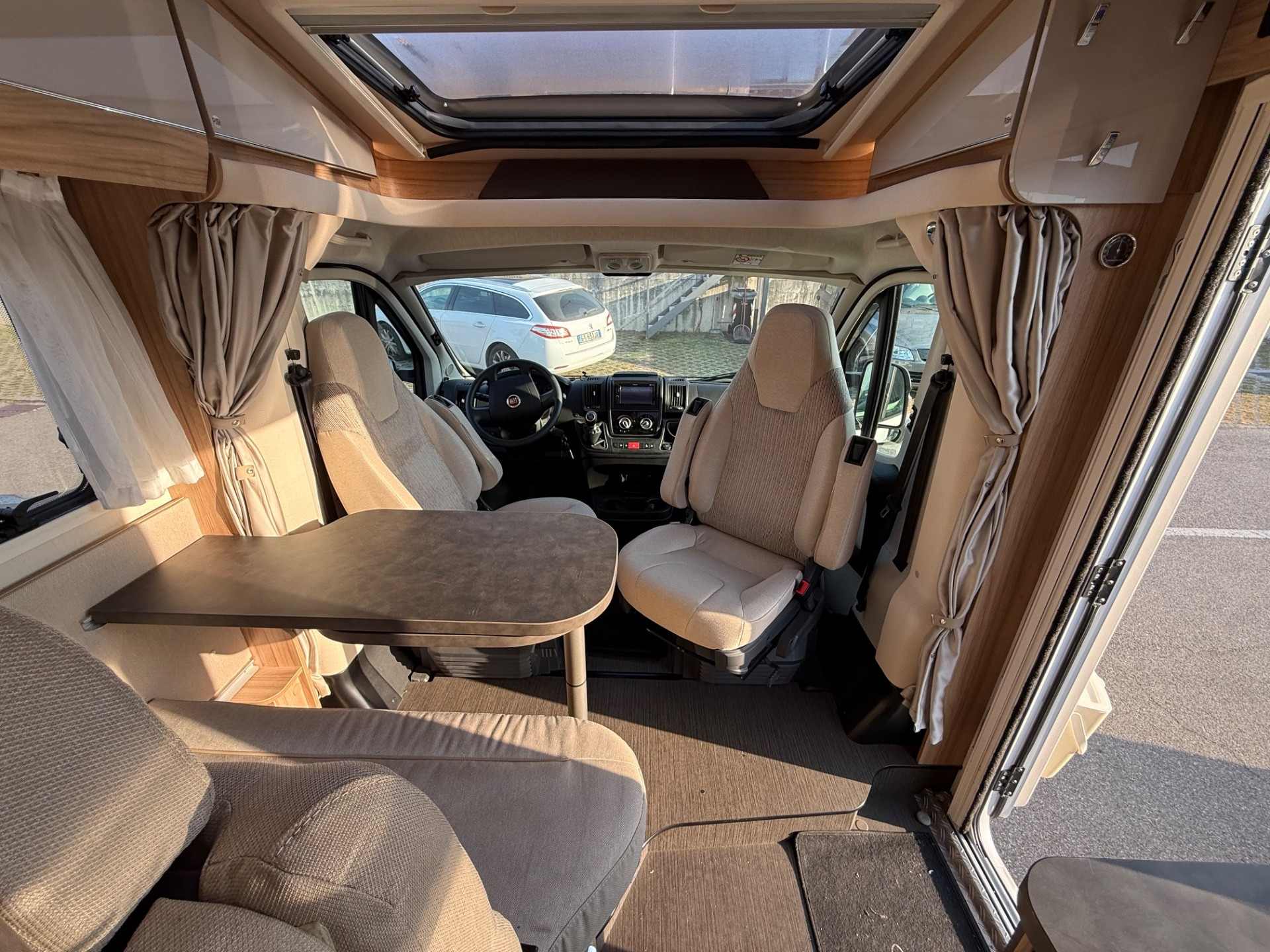 HYMER EXSIS-T 374 5.99 GARAGE