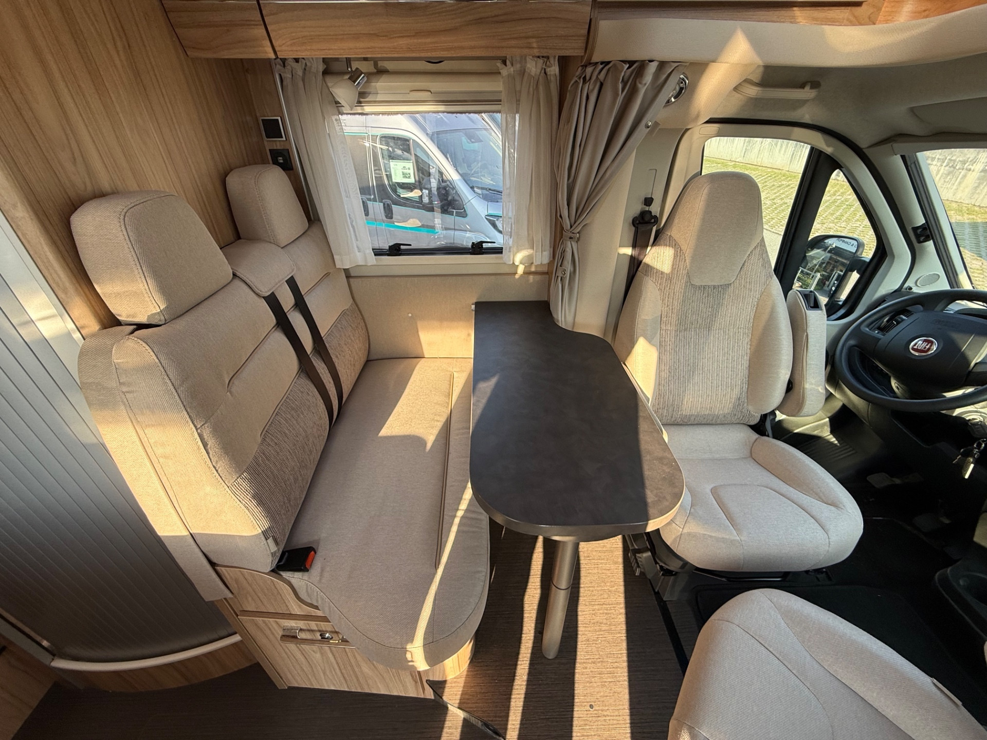 HYMER EXSIS-T 374 5.99 GARAGE