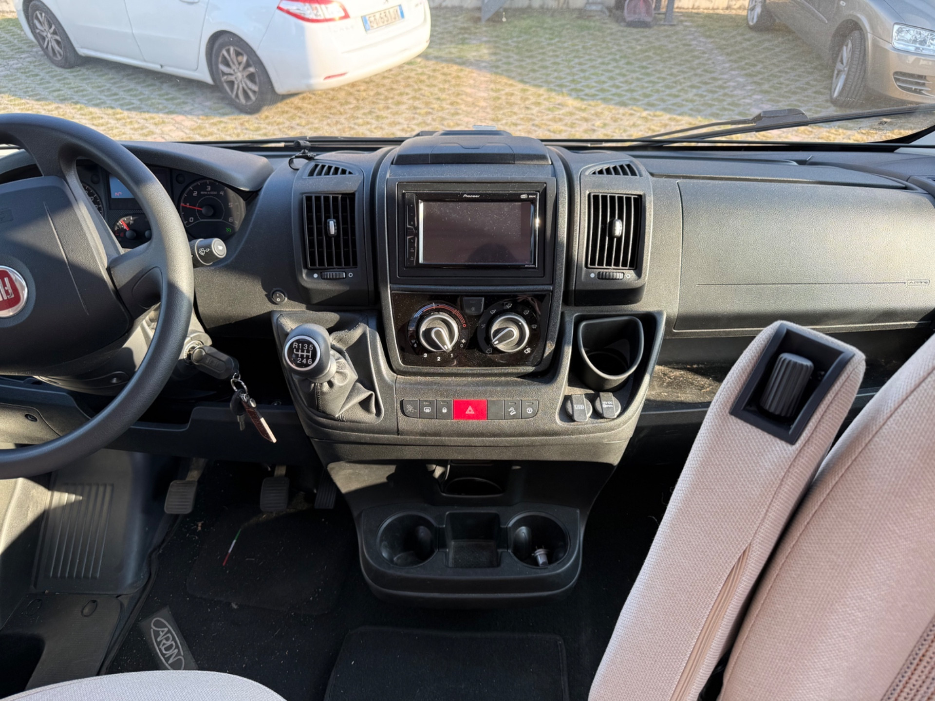 HYMER EXSIS-T 374 5.99 GARAGE