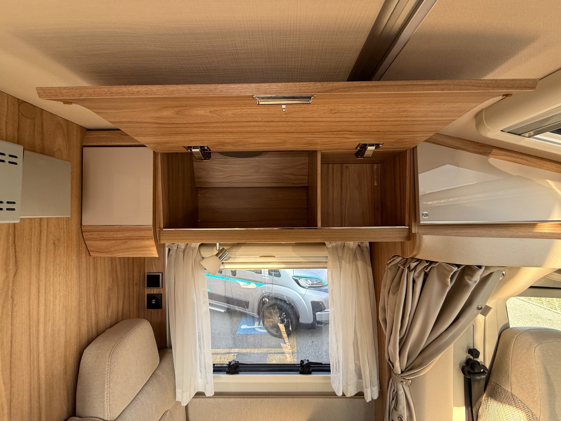 HYMER EXSIS-T 374 5.99 GARAGE