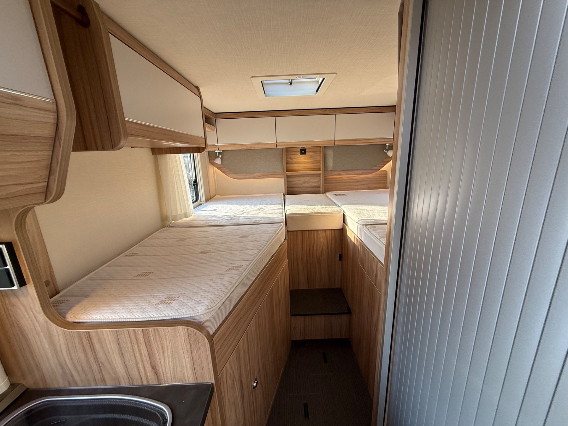 HYMER EXSIS-T 374 5.99 GARAGE