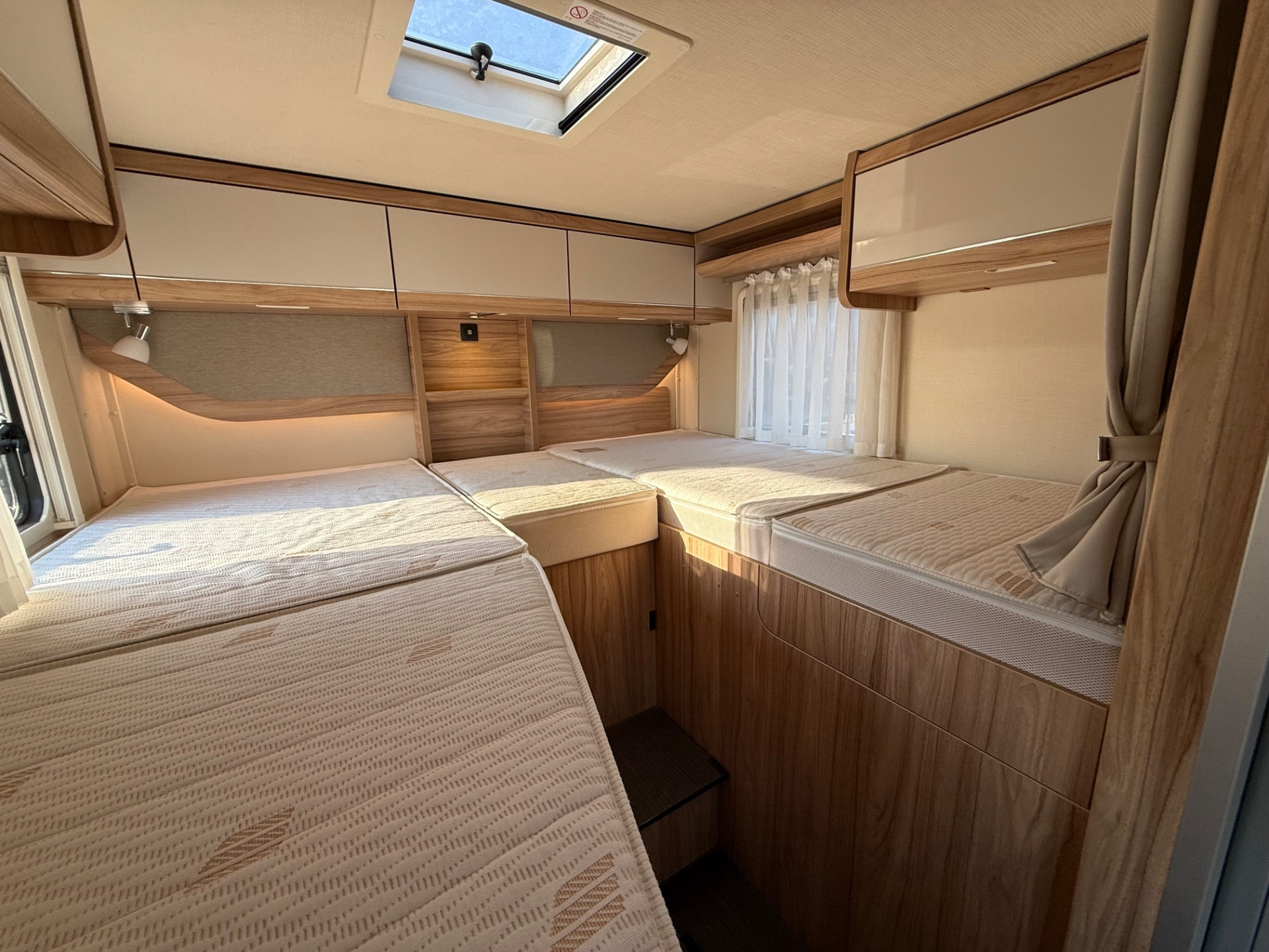 HYMER EXSIS-T 374 5.99 GARAGE
