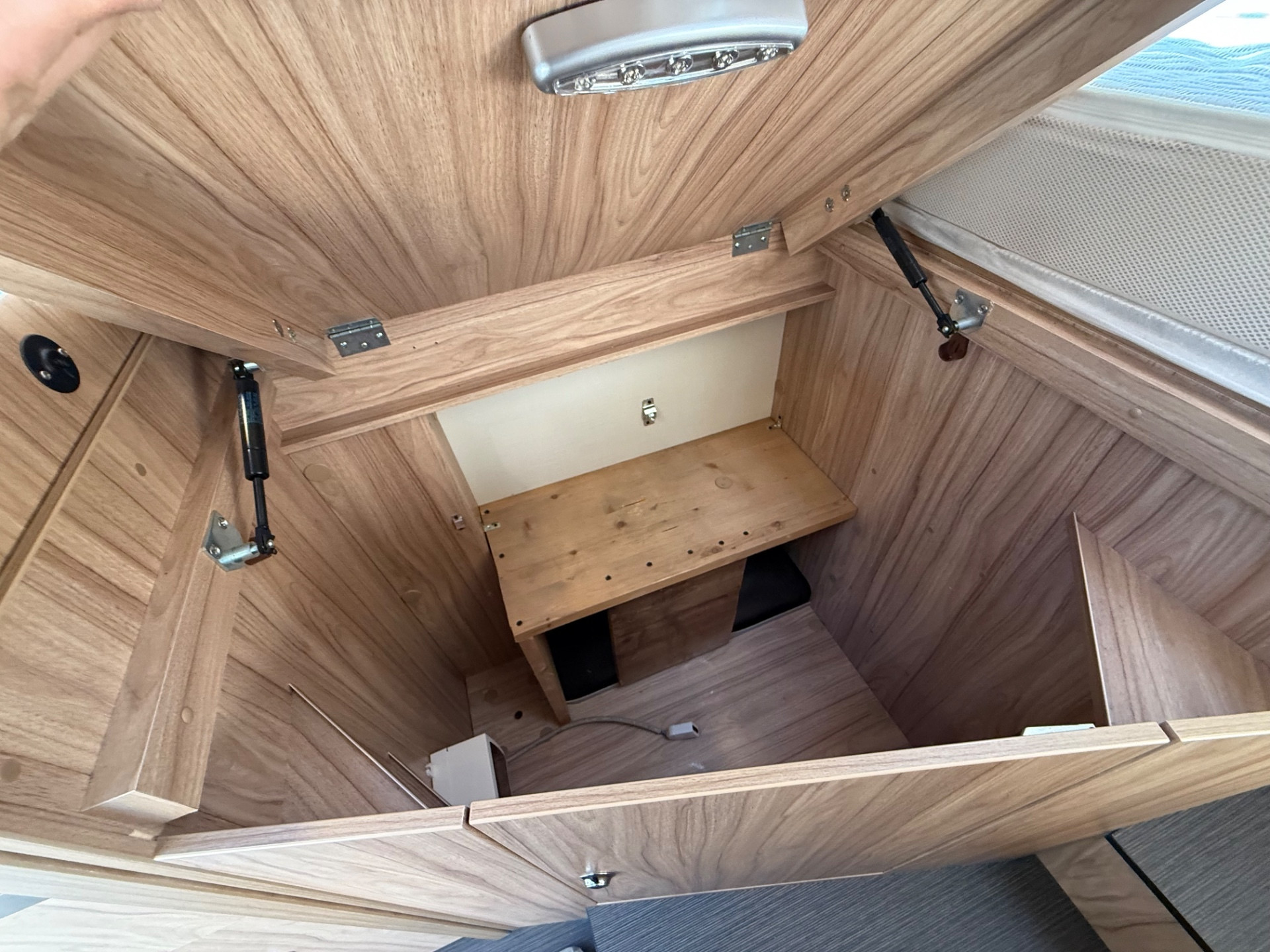 HYMER EXSIS-T 374 5.99 GARAGE