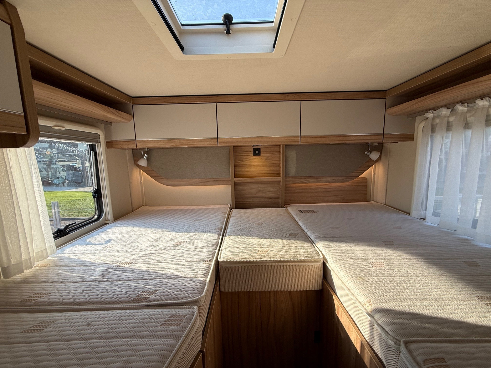 HYMER EXSIS-T 374 5.99 GARAGE