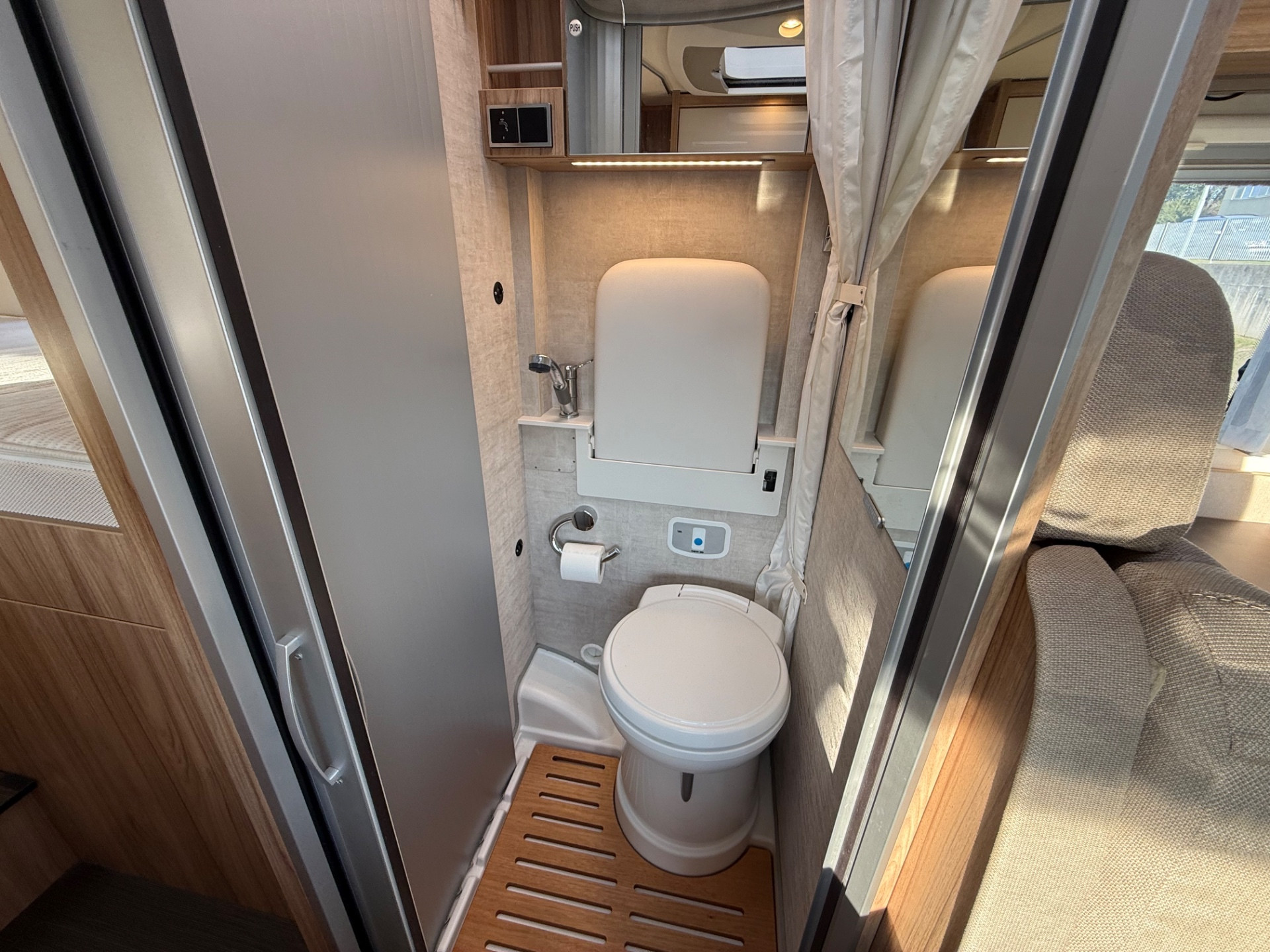 HYMER EXSIS-T 374 5.99 GARAGE