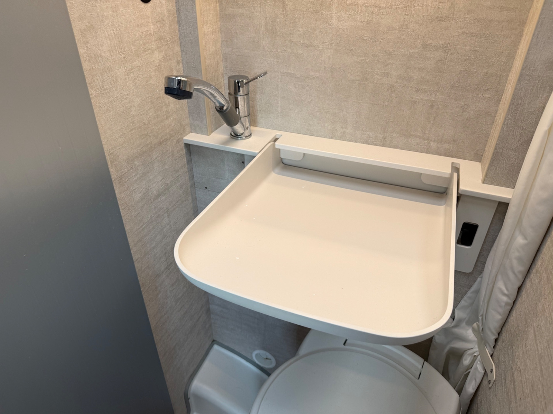 HYMER EXSIS-T 374 5.99 GARAGE