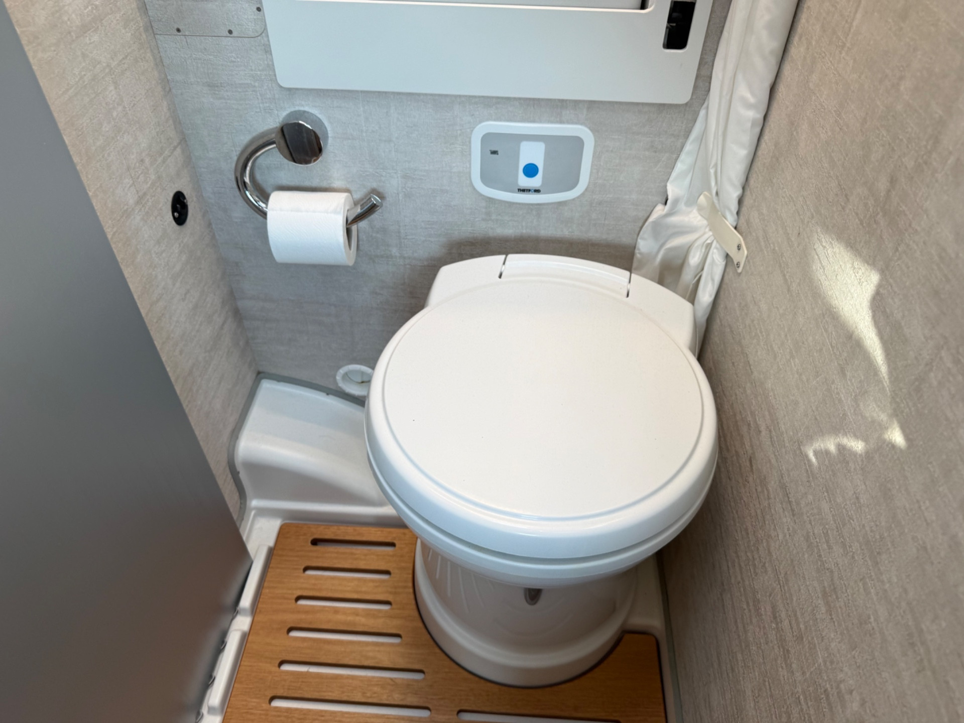 HYMER EXSIS-T 374 5.99 GARAGE
