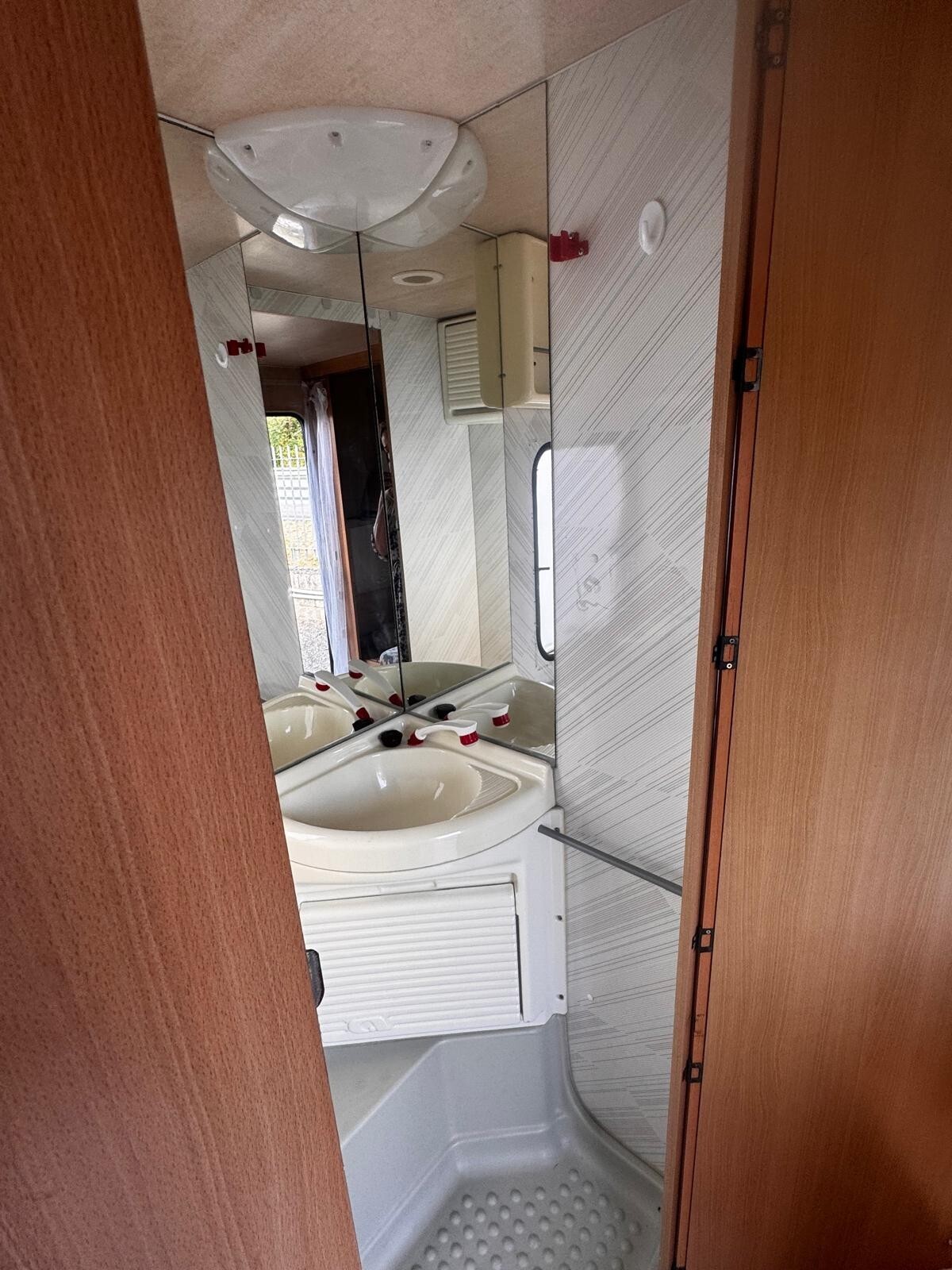 Adria T 400