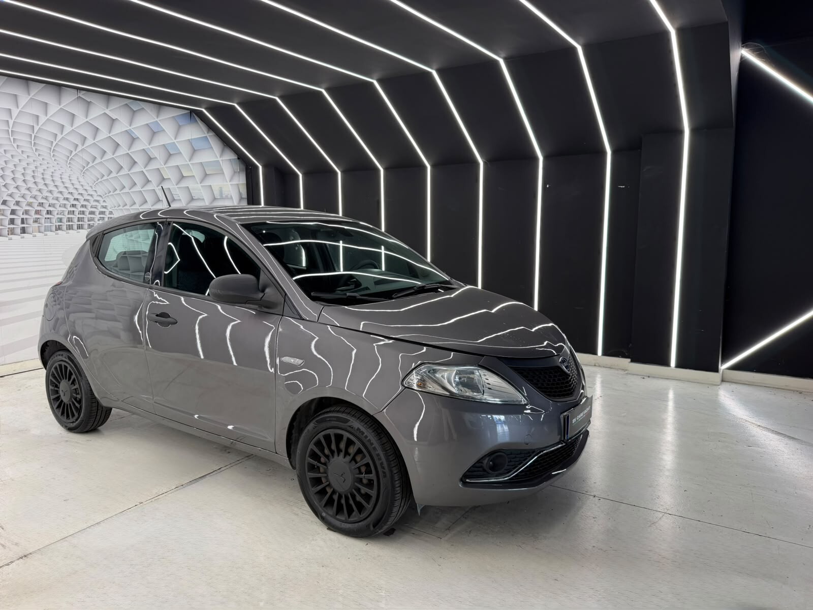 Lancia Ypsilon 1.0 HYBRID-LOUNGE-69CV-NEOPATENTATO-KM CERTIFICATI-12 MESI GARANZIA-PERMUTE – foto 2