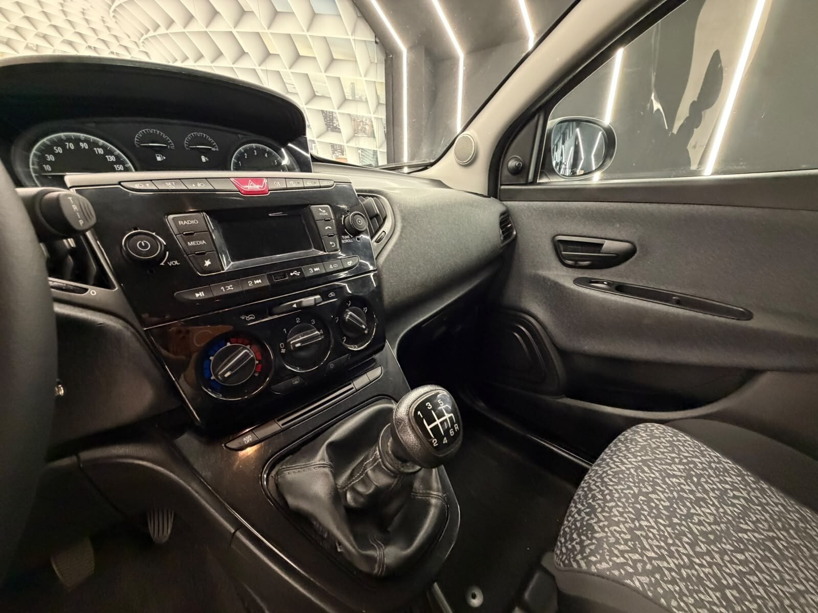Lancia Ypsilon 1.0 HYBRID-LOUNGE-69CV-NEOPATENTATO-KM CERTIFICATI-12 MESI GARANZIA-PERMUTE – foto 10
