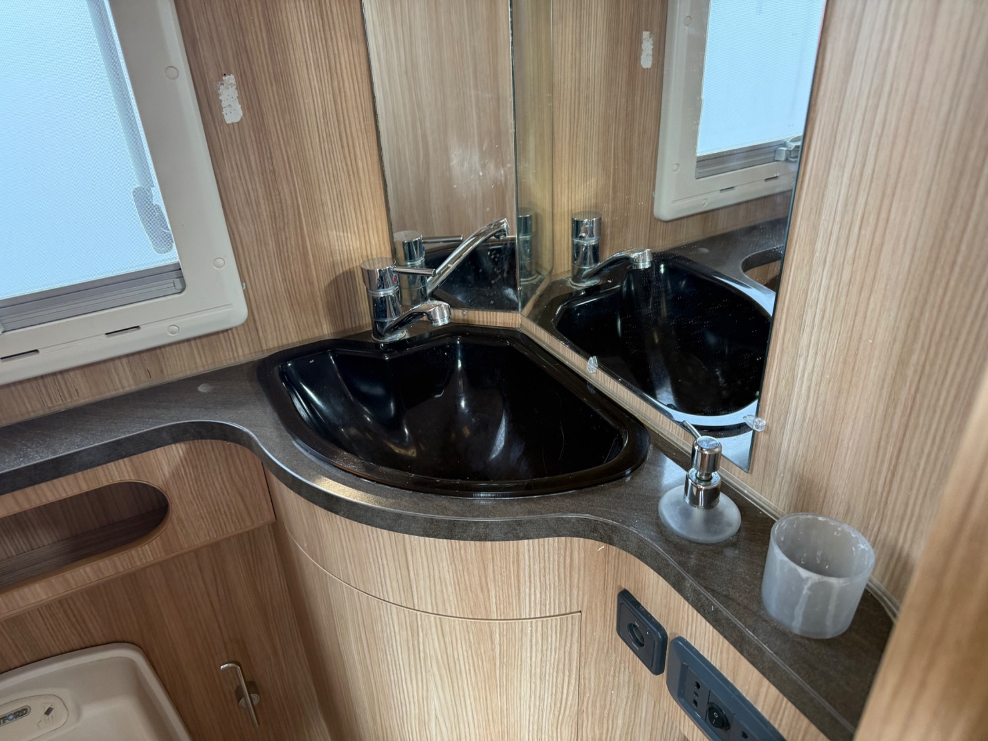 ELNAGH T-LOFT 530 7.38 BASCULANTE