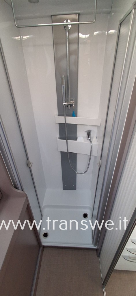Bürstner Lyseo TD 684G Letto basculante anteriore