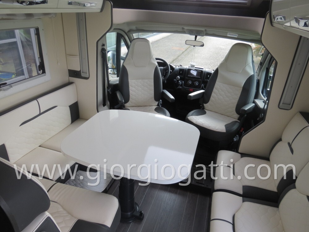 camper CI Magis Plus 98 XT semintegrale con garage