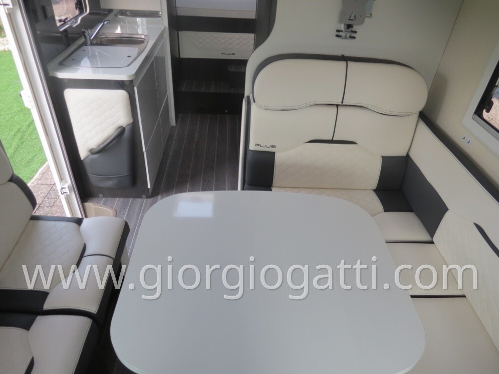 camper CI Magis Plus 98 XT semintegrale con garage