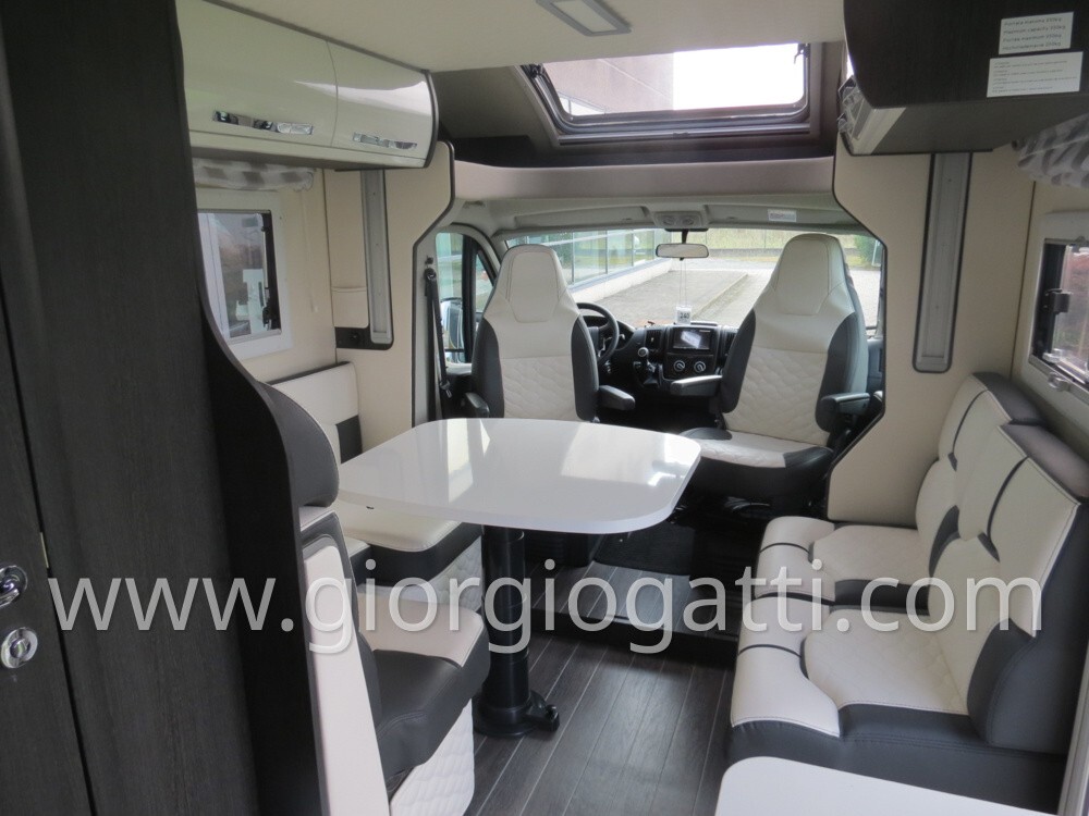camper CI Magis Plus 98 XT semintegrale con garage
