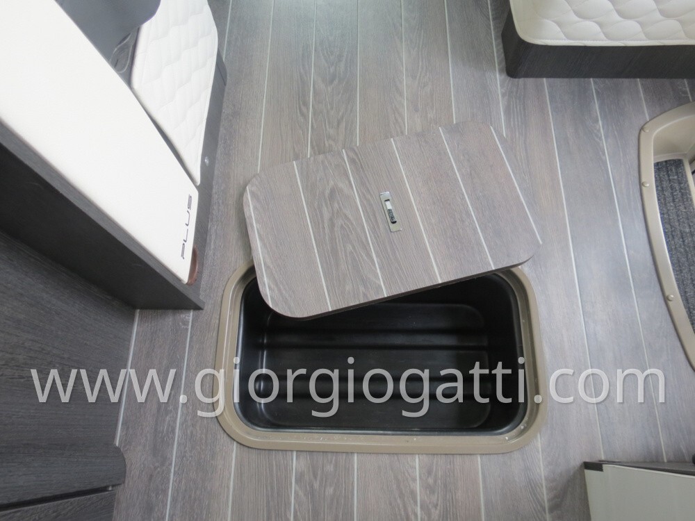camper CI Magis Plus 98 XT semintegrale con garage