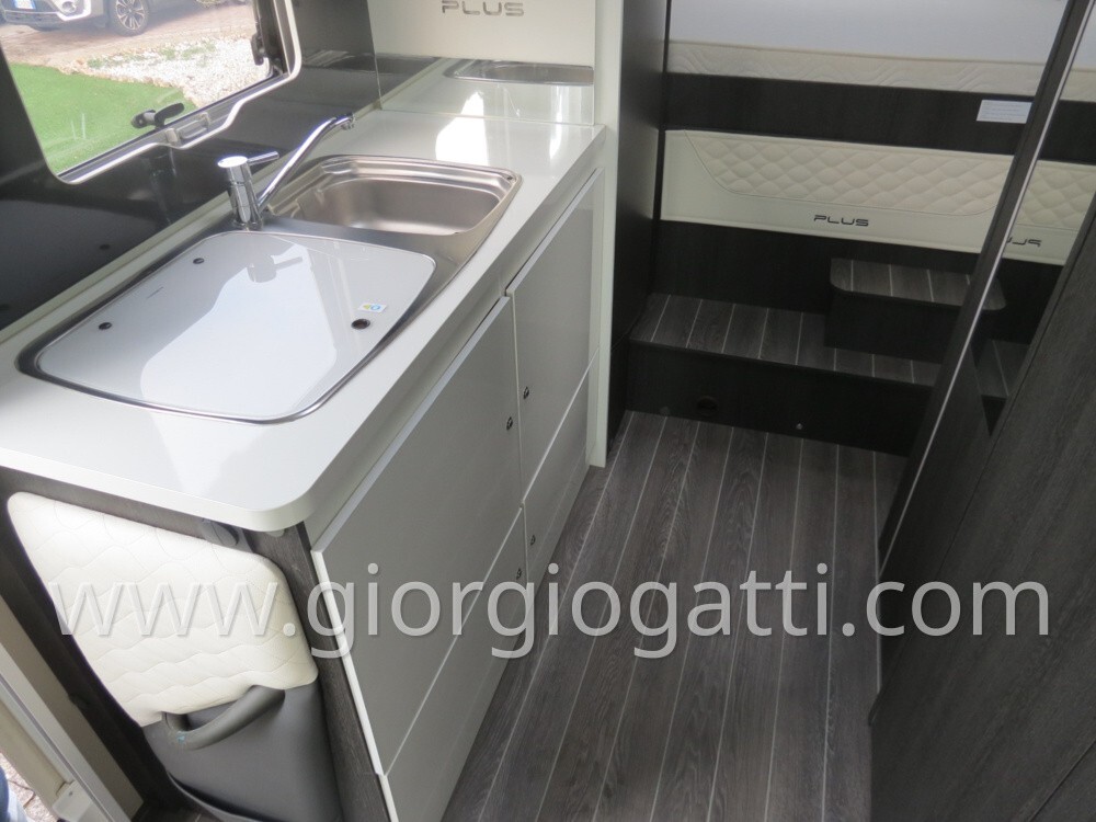 camper CI Magis Plus 98 XT semintegrale con garage
