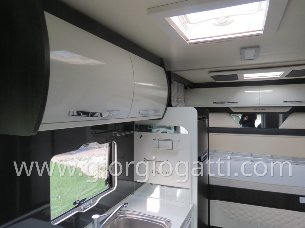 camper CI Magis Plus 98 XT semintegrale con garage