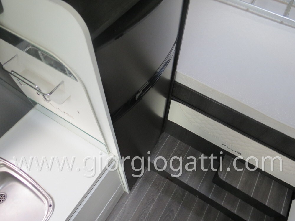 camper CI Magis Plus 98 XT semintegrale con garage