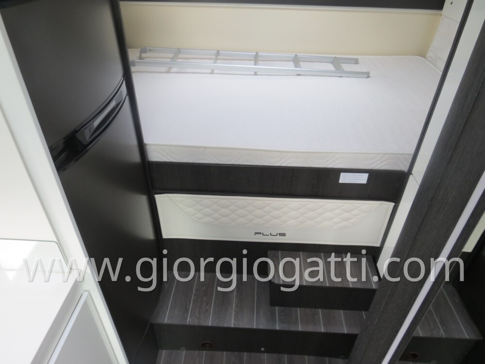 camper CI Magis Plus 98 XT semintegrale con garage