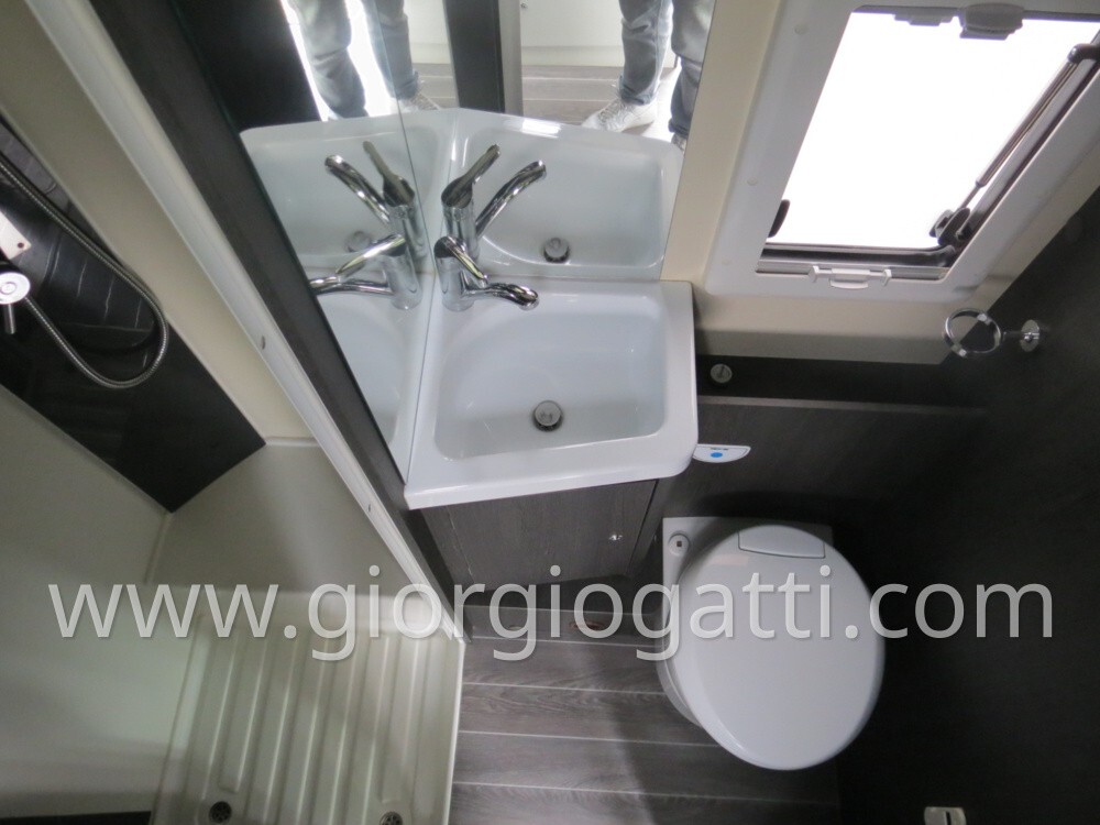 camper CI Magis Plus 98 XT semintegrale con garage